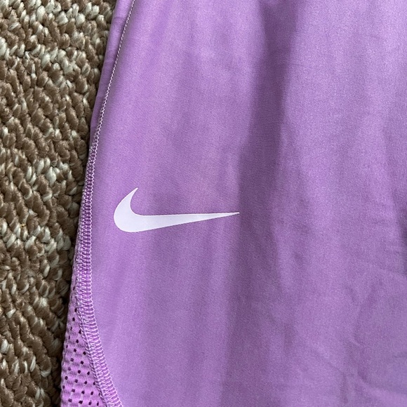 Nike Capri Leggings - Picture 2 of 2
